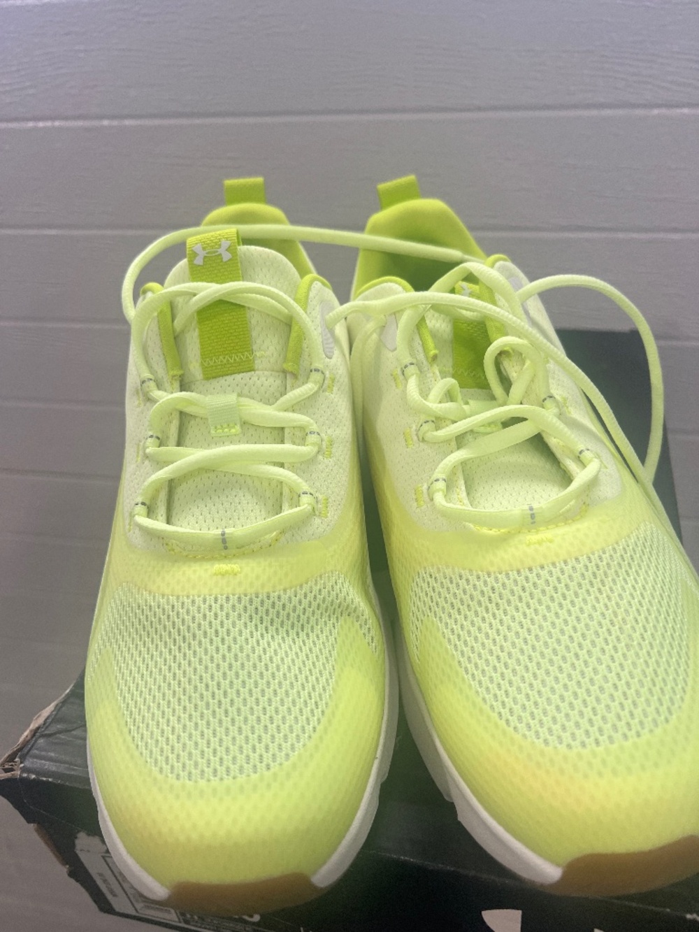 Under Armour womens shoes 9.5 new green
